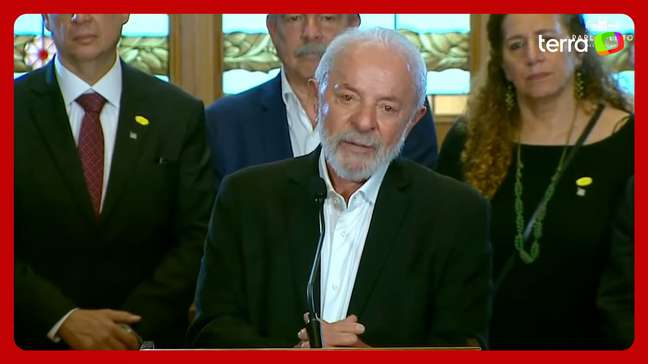 Pepe Mujica e papa Francisco abençoarão a humanidade do céu, diz Lula em velório do ex-presidente no Uruguai