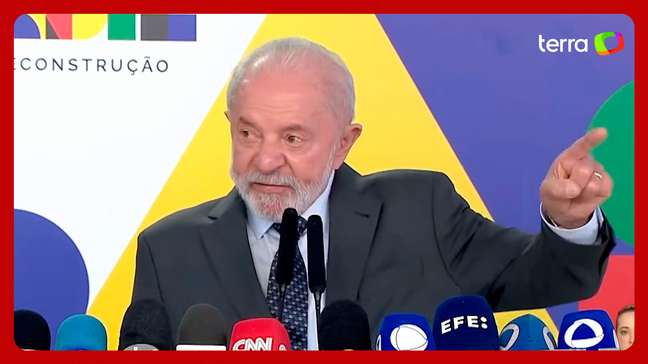 Lula chama de 'prática terrorista' atos de Eduardo Bolsonaro nos EUA: 'Tentando lamber as botas do Trump’